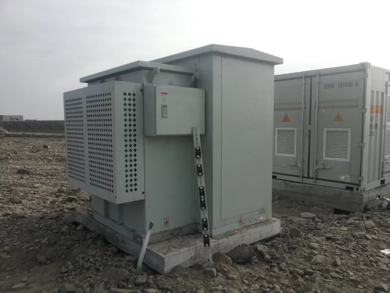 Combined transformer for photovoltaic power generation